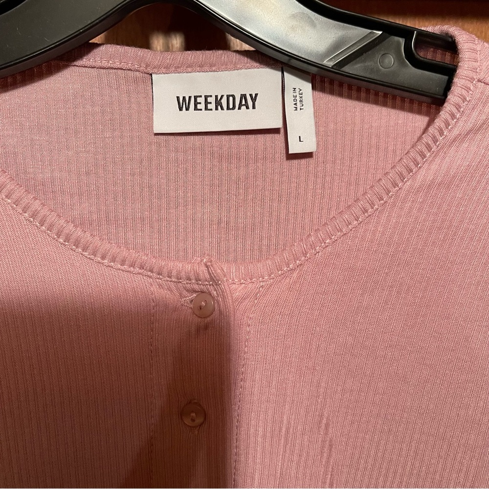Weekday Lilac Cropped Ribbed Cardigan Top - Picture 3 of 6
